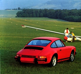 Porsche Carrera von 1976 in knalligem Rot