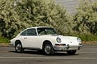 Bild: Porsche 911 2.0 (1965) - als Lot 158 angeboten an der Artcurial Le Mans Classic Versteigerung am 2. Juli 2022