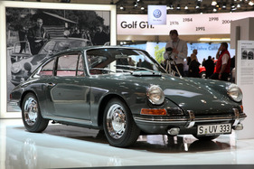 Porsche 911 2.0 (1965) - frühes 911-Modell, ab dem 83 Exemplar hiessen alle 911 und nicht mehr 901 wie die ersten Exemplare (Techno Classica 2013)