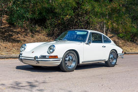 Porsche 911 2.0 Litres SWB Coupé (1966) - as lot 120 at the Chantilly auction by Bonhams on September 10, 2017