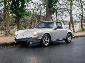 Porsche 911 2.2 S Targa (1969) - Lot 184 an der Bonhams Versteigerung "Les Grandes Marques du Monde à Paris" am 1. Februar 2024