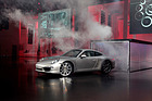 Bild: Porsche 911 (2011) - Zeichnet sich durch eine einzigartige Kombination von Performance und Effizienz aus, eine Weltneuheit ist das 7-Gang-Schaltgetriebe