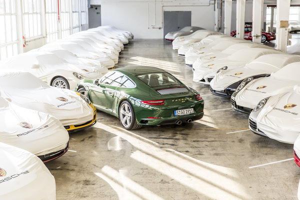 Image: Porsche 911 (2017) - No. 1,000,000 in the Porsche museum warehouse