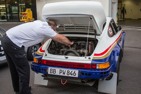 Porsche 911 4x4 Paris-Dakar (1984) - Warmlaufen lassen