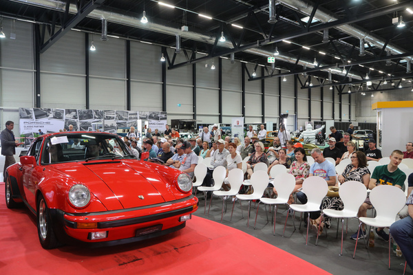 Porsche 911 (930) Turbo 3.3 (1978) - als Lot 44 an der Swiss Classic World Versteigerung der Oldtimer Galerie Toffen in Luzern am 3. Juni 2023