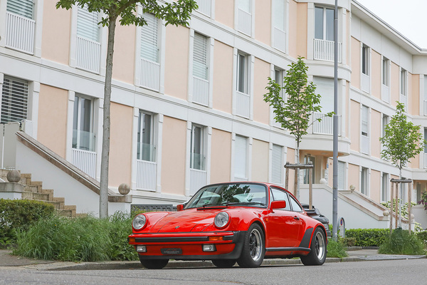 Porsche 911 (930) Turbo 3.3 (1978) - als Lot 44 angeboten an der Swiss Classic World Versteigerung der Oldtimer Galerie Toffen in Luzern am 3. Juni 2023