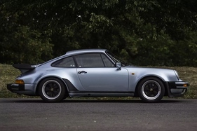 Porsche 911 (930) Turbo 3.3-Litre (1987) - als Lot 718 angeboten anlässlich des Iconic Auctioneers "Silverstone Festival Classic Sale" am 25./26. August 2023