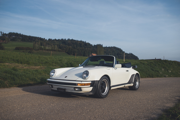 Bild: Porsche 911 (930) Turbo Cabriolet (1989) - als Lot 125 an der Versteigerung der Oldtimer Galerie in Gstaad am 29. Dezember 2022