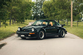 Porsche 911 930 Turbo Targa 'Flat Nose' (1988) - als Lot 117 an der Bonhams Bonmont Versteigerung 2025