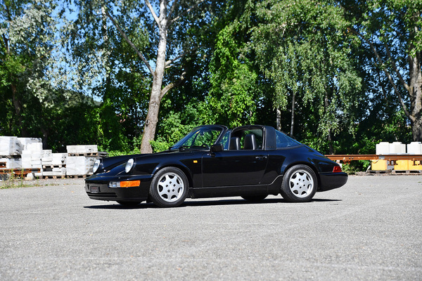 Bild: Porsche 911 (964) Carrera 2 Targa (1991) - als Lot 144 an der "Gstaad Classic Car Auction" der Oldtimer Galerie Toffen am 29 Dezember 2023