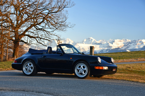 Bild: Porsche 911 (964) Carrera 4 Cabriolet (1991) - als Lot 109 angeboten an der Versteigerung der Oldtimer Galerie in Toffen am 26. März 2022