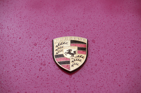 Porsche 911 (964) Carrera RS (1992) - das Porsche-Wappen auf dem Bug