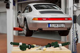 Porsche 911 993 (1995) - Bilstein Daempfer mit 993 im Hintergrund