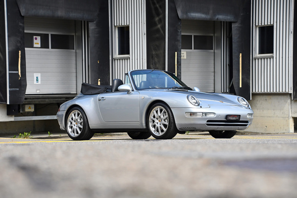 Porsche 911 (993) Carrera 4 Cabriolet (1996) - als Lot 31 an der Swiss Classic World Versteigerung der Oldtimer Galerie am 1. Juni 2024