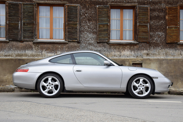 Porsche 911 (996) Carrera 2 (1999) - als Lot 46 an der Versteigerung der Oldtimer Galerie Toffen am 21. April 2018