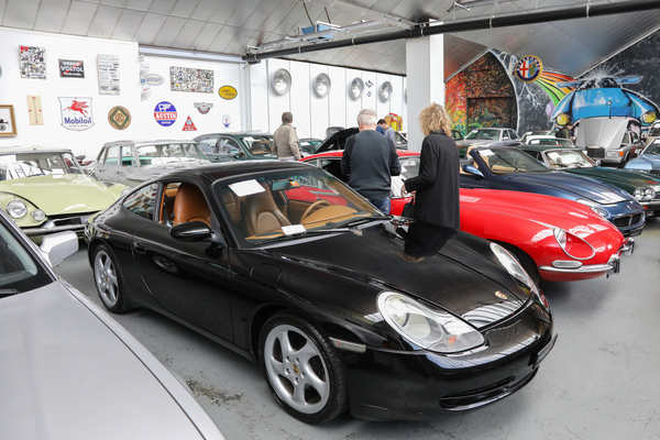 Porsche 911 Carrera 2 (996) (2000) - als Lot 28A angeboten an der Versteigerung der Oldtimer Galerie in Toffen am 22. März 2025