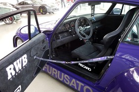 Porsche 911 Carrera 2 RWB "Furusato" (1995) – betreten verboten – im Museum Werk 79 in Dortmund