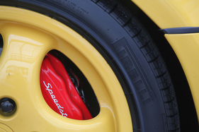 Porsche 911 Carrera 2 Speedster "Turbo Look" (1993) - Speedster-Schriftzüge auf den Bremsbacken