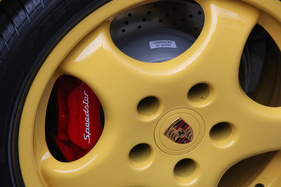 Porsche 911 Carrera 2 Speedster "Turbo Look" (1993) - die Räder wurden ebenfalls serienmässig in Wagenfarbe ausgeliefert