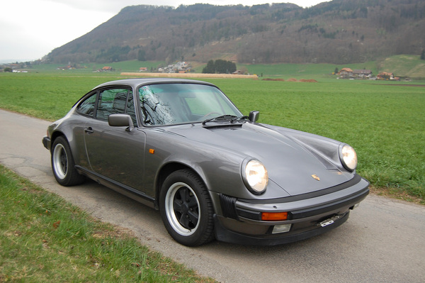 Porsche 911 Carrera 3,2 (1986) - angeboten an der Versteigerung der Oldtimer Galerie in Toffen am 26. April 2014