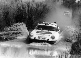Porsche 911 Carrera 3.2 4x4 "Paris-Dakar" (1984) - Der Sieg von René Metge und Dominique Lemoyne auf 911 Carrera 3.2 4x4 "Paris-Dakar" vom 1. bis 20. Januar 1984 war der erste Einsatz von Porsche bei der Wüstenrallye Paris-Dakar. (1984)