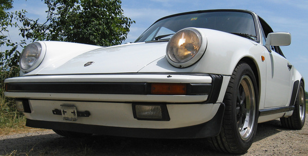 Porsche 911 Carrera 3,2 Cabriolet (1984) - angeboten an der Versteigerung der Oldtimer Galerie in Toffen am 28. November 2015