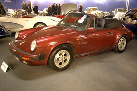 Porsche 911 Carrera 3.2 Cabriolet (1985) - angeboten als Lot 117 an der Versteigerung von Artcurial "Automobiles Sur Les Champs" 2012 (1985)