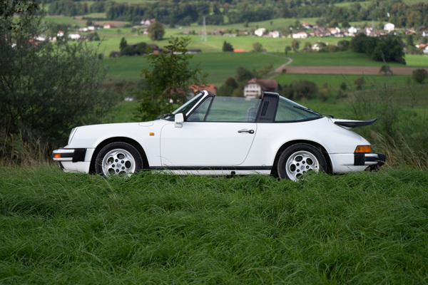 Bild: Porsche 911 Carrera 3.2 Targa (1983) - als Lot 45 an der Versteigerung "Klassische Automobile & Motorräder" der Oldtimer Galerie in Toffen am 18. Oktober 2025