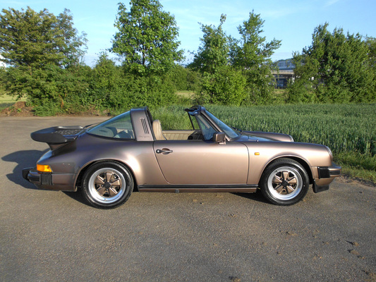 Porsche 911 Carrera 3,2 Targa (1984) - as lot 06 at the auction of the Oldtimer Gallery at the Dolder Grand Hotel on June 17, 2017