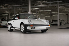 Porsche 911 Carrera 3.2 'Turbo-Look' Coupé (1986) - Lot 2125 at the RM/Sotheby's "The White Collection" auction in Houston on December 1-2, 2023