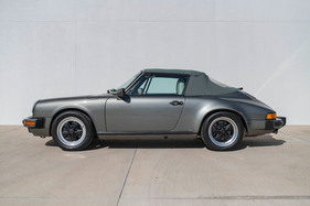 Porsche 911 Carrera Cabriolet (1988) - Lot 111 an der RM/Sotheby's Miami Versteigerung vom 1./2. März 2024 Porsche 911 Carrera Cabriolet (1988) - Lot 111 an der RM/Sotheby's Miami Versteigerung vom 1./2. März 2024