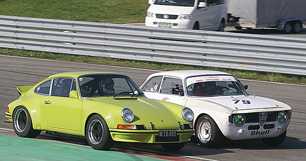 Bild Porsche 911 Carrera RS 2.7 Leichtbau (1973) in der Verkaufsausstellung der Oldtimer Galerie an der Retro Classics Stuttgart 2013 zu sehen