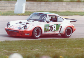Porsche 911 Carrera RSR (Chassis #911 460 9075) (1977) - 6 Stunden Silverstone 1977 - Franey/Bracey für Chandler Ibec International - Team Lloyds (GB) (1977)