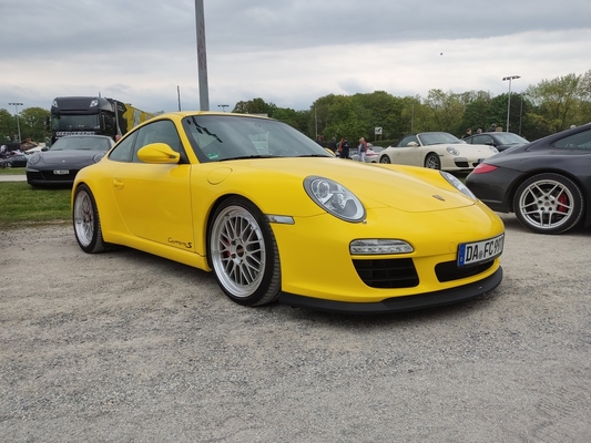 Porsche 911 Carrera S (2009) – Ein sommerlicher Farbtupfer – Porsche-Treffen Dinslaken 2022