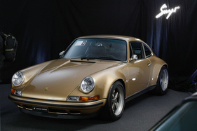 Porsche 911 Coupe Reimagined by Singer “Goldfinger Commission” (1990) - als 144 an der Broad Arrow "The Zurich Auction" 2025