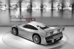 Porsche 911 GT 1 - von der Rennstrecke auf die Strasse - 50 Jahre Porsche 911 im Porsche-Museum