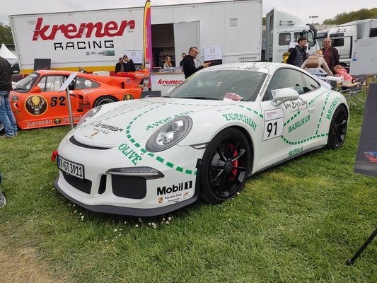 Porsche 911 GT3 (2013) als vegetarische Version der berühmten "Rosa Sau" – Porsche-Treffen Dinslaken 2022
