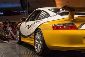 Bild Porsche 911 GT3 996 (2004) - auf der Bühne - an der Porsche Soundnacht