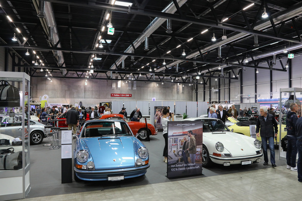 Porsche-911-Modelle auf dem Stand von Porsche Classic Zürich - Swiss Classic World Luzern 2024