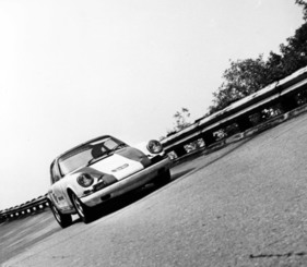Image: Porsche 911 R (1967) - The 911 R sets new world records over 20,000 and 25,000 kilometers, 10,000 miles and 72 and 96 hours in Monza