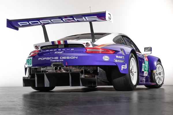 Bild: Porsche 911 RSR (2018) - Le Mans 2018 - Die Nummer #91 erinnert an die historische Lackierung der Rothmans Porsche, der Wagen wird pilotiert von Richard Lietz, Gianmaria Bruni und Frédéric Makowiecki