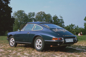 Porsche 911 S (1966) - Die leistungsgesteigerte Variante des Sportwagens mit 160 PS wird im Herbst präsentiert (1966)