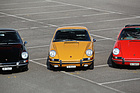 Porsche 911 S (1967) - dieses Bild könnte auch aus der damaligen Zeit stammen, denn es zeigt einen 912, einen 911 S und einen 911 Targa der Sechzigerjahre