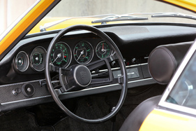 Porsche 911 S (1967) - fünf Rundinstrumente, Drehzahl und Geschwindigkeit immer im direkten Blickfeld