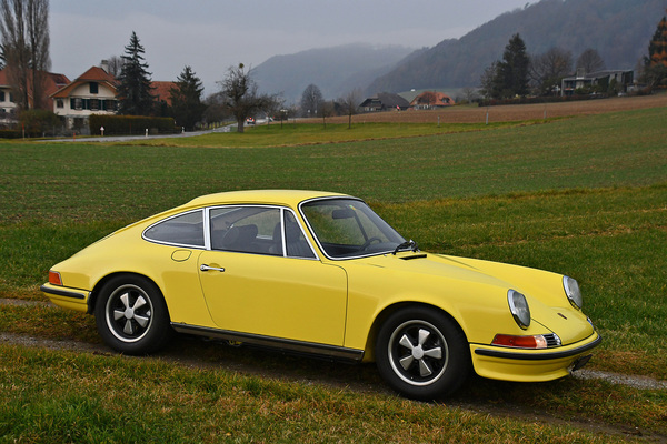 Porsche 911 S 2.4 "Ölklappe" (1972) - als Lot 108 angeboten an der Versteigerung Oldtimer Galerie Toffen in Gstaad vom 29. Dezember 2021