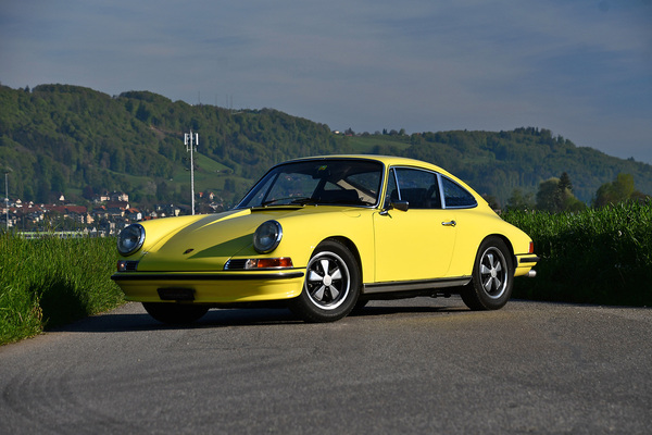 Porsche 911 S 2.4 "Ölklappe" (1972) - als Lot 38 angeboten an der Swiss Classic World Versteigerung der Oldtimer Galerie Toffen in Luzern am 3. Juni 2023