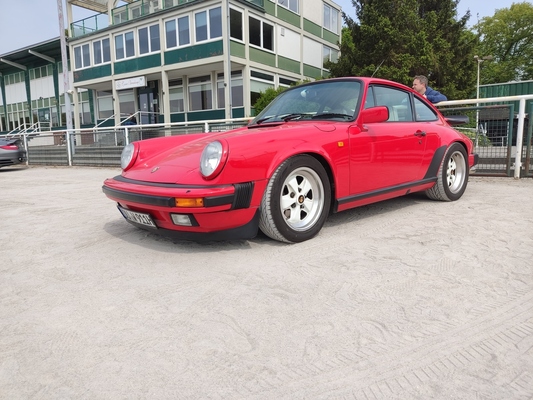 Porsche 911 SC (1980) mit optischer Täuschung: Turbo-Steinschlagschutz trotz schmaler Karosserie – Porsche-Treffen Dinslaken 2022