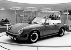 Porsche 911 SC 3.0 Cabriolet (1982) - am Genfer Automobilsalon von 1982 - nach 17 Jahren Unterbruch bietet Porsche erstmals wieder ein Voll-Cabrio an