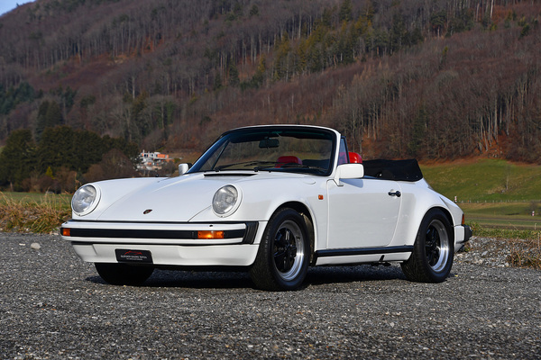 Bild: Porsche 911 SC 3.0 Cabriolet (1983) - als Lot 52 angeboten an der Versteigerung der Oldtimer Galerie Toffen am 22. März 2025