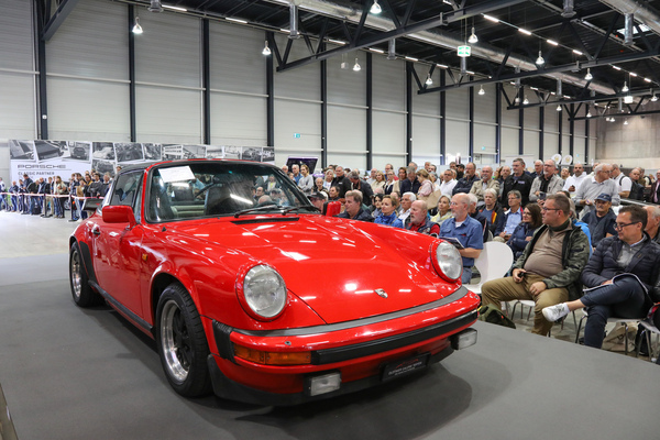 Porsche 911 SC 3.0 Targa (1979) - Lot 17 an der Swiss Classic World Versteigerung der Oldtimer Galerie am 1. Juni 2024